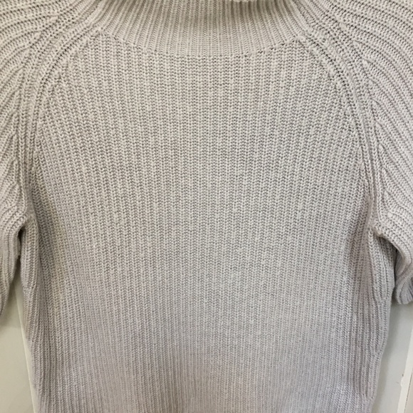 Theory Gray Mock Neck Cropped Cotton/ Cashmere Sweater - Picture 4 of 16